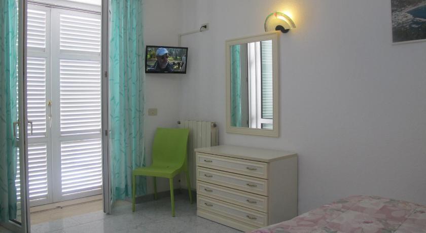 Aparthotel Villa Marinu Forio  Room photo